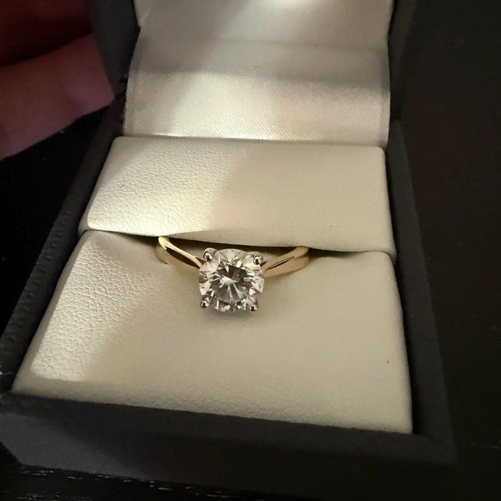 Pre-loved lab grown diamond solitaire ring - Picture 2 of 7